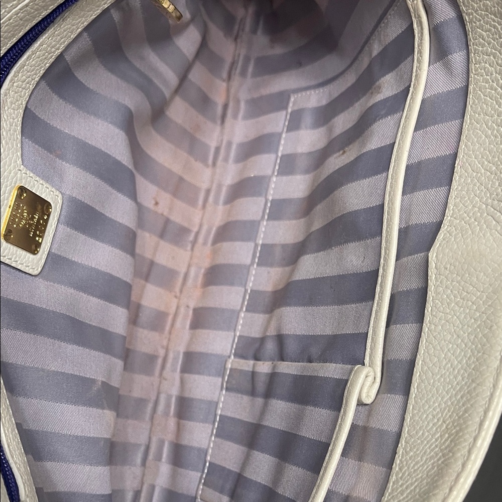 MCM Cream Leather Shoulder Bag with Gold Chain - Picture 6 of 7